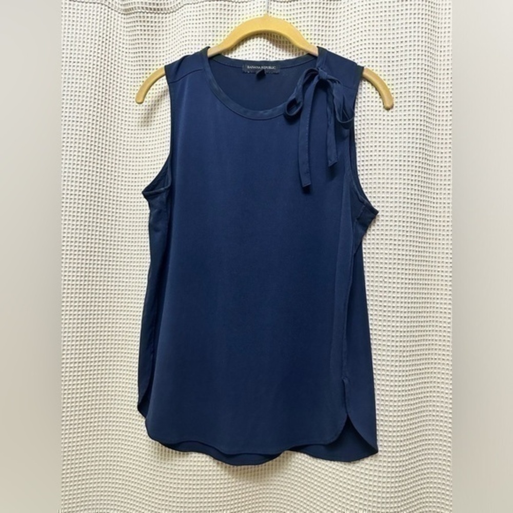 Banana Republic XS Sleeveless Navy Blue Blouse